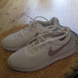 Nike Womans Tanjun sneakers